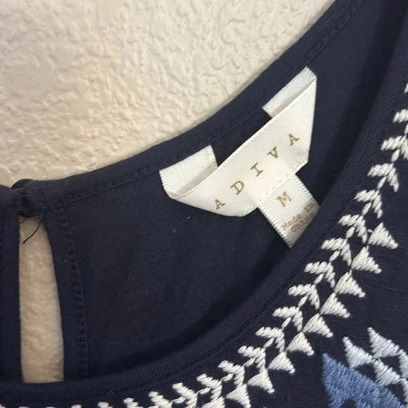 Women’s navy blue tank top size medium. - Picture 2 of 4